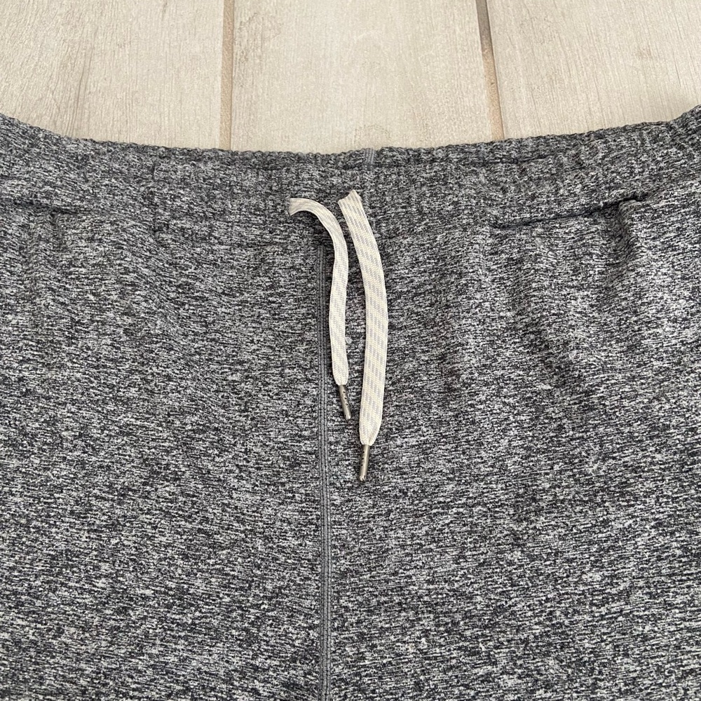 Vuori Gray Drawstring Performance Jogger Pants Vw… - image 4